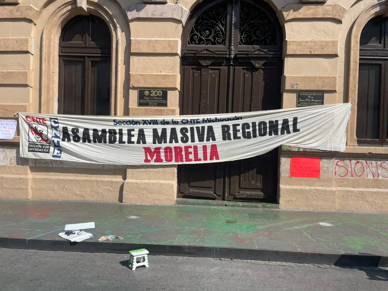 2500 escuelas en Michoacán estuvieron sin clases este día por el paro de 24 horas de CNTE