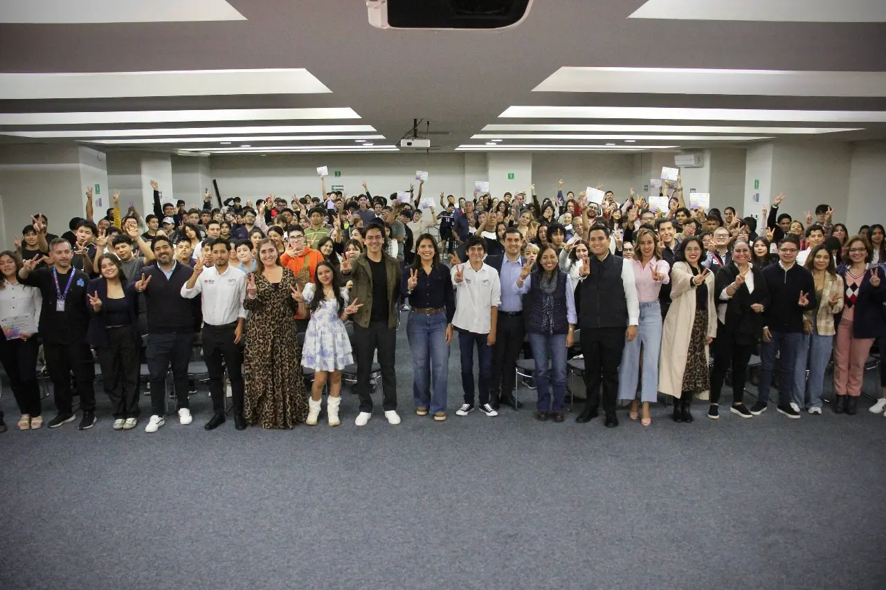 300 Jóvenes se gradúan del Centro Spot del DIF Morelia