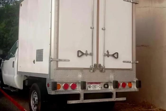 A balazos agreden a tripulantes de camioneta de carga en autopista Siglo XXI