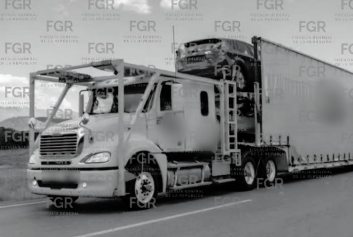 A mano armada roban vehículos nuevos de camiones nodrizas, en Copándaro