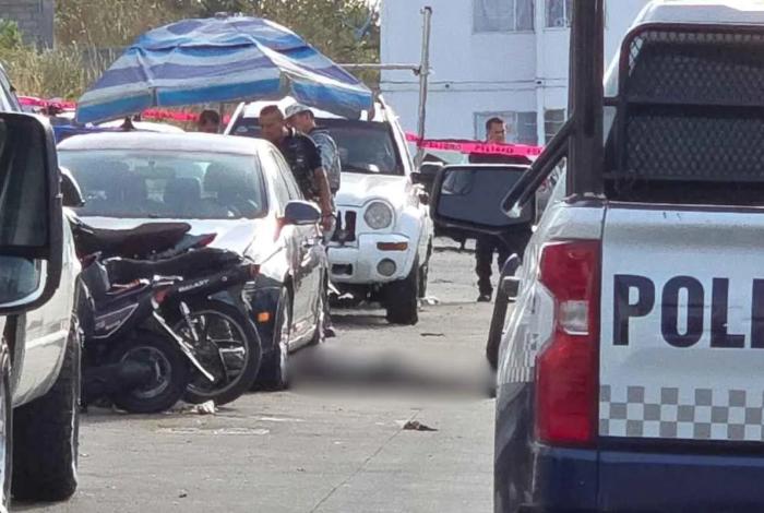 A plena luz del día, asesinan a balazos a un mecánico y una mujer resultó herida en Zamora, Michoacán