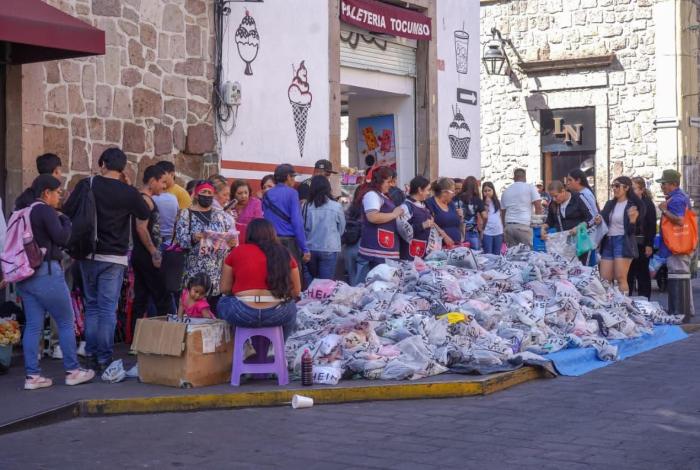 A revisión, venta de paquetes de plataformas digitales que invaden calles en Morelia