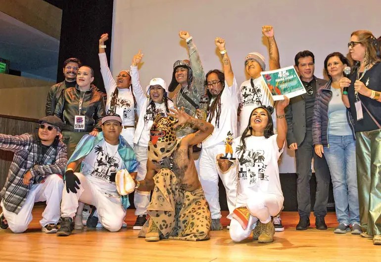 A ritmo de hip hop ayudan a pacificar al país; arte urbano y reinserción social