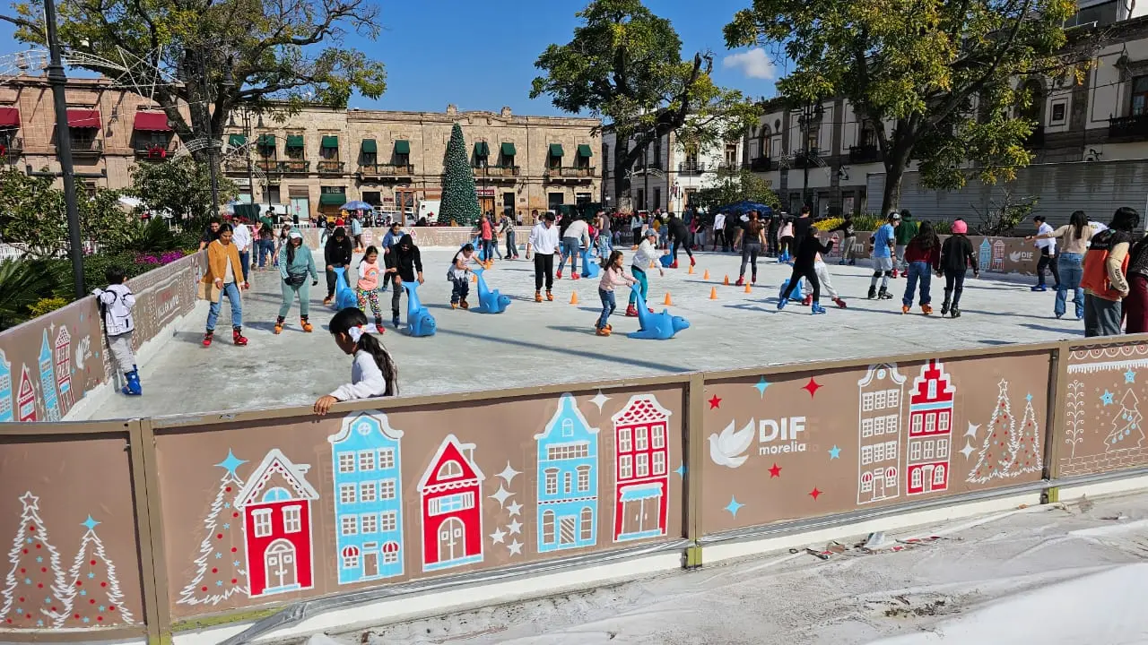 A una semana de retirarse, la pista de hielo sigue cautivando a locales y visitantes
