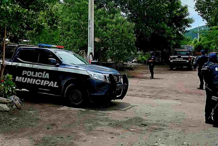 Abandonan cadáver baleado en terracería de la colonia Leandro Valle, Apatzingán