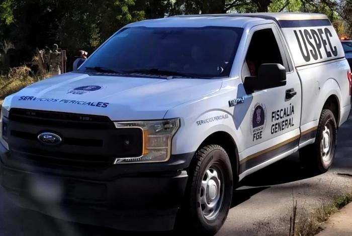 Abandonan cadáver embolsado y encobijado, en comunidad de Parácuaro