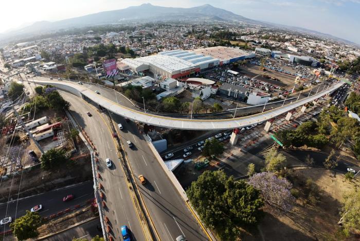 Abre a la circulación puente del distribuidor vial de la salida a Pátzcuaro