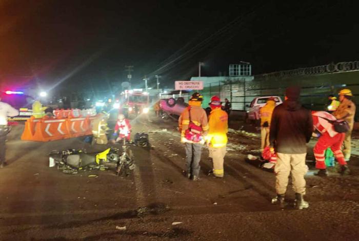 Accidente de auto y moto deja 4 heridos en el periférico de Morelia