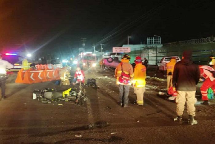 Accidente de auto y moto deja 4 heridos en el periférico de Morelia