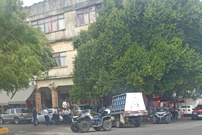 Accidente de tres autos en Apatzingán