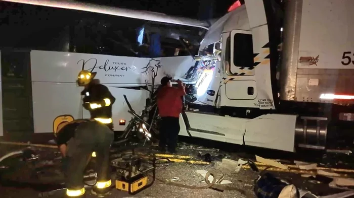 Accidente en la autopista Mazatlán-Tepic dejando 5 muertos