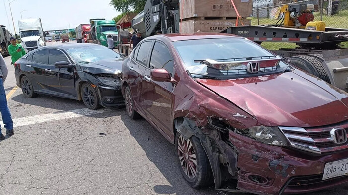 Accidente Vehicular en Arteaga Deja Lesionada a una Mujer