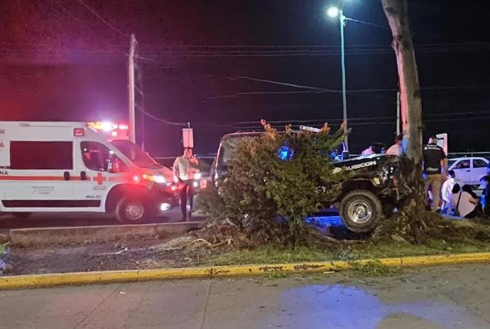 Accidente vehicular en Madero Poniente de Morelia deja dos jóvenes heridos
