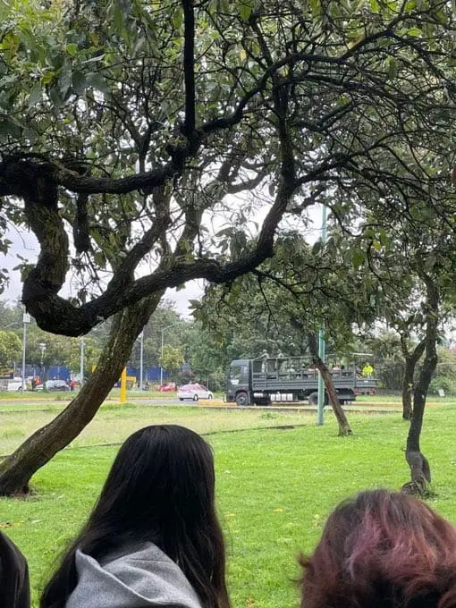 Aclara García Harfuch, sobre camión del ejercito en instalaciones de la UNAM