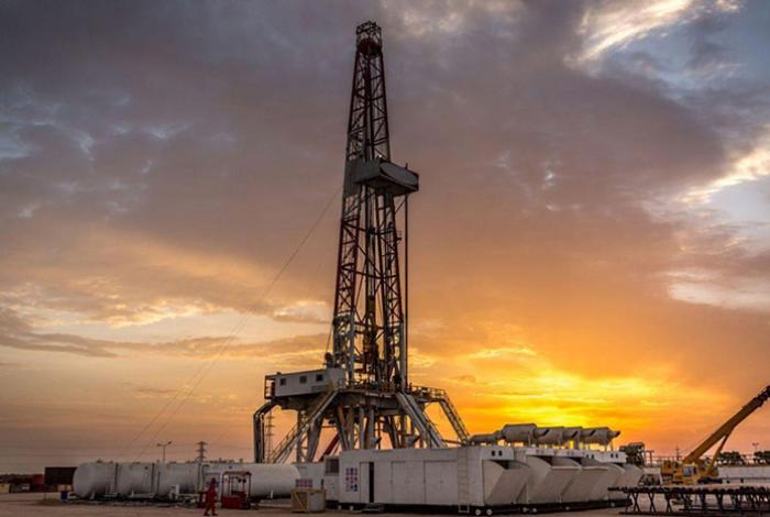 Activistas acusan a Sheinbaum de “traición” por abrir debate sobre el fracking en México