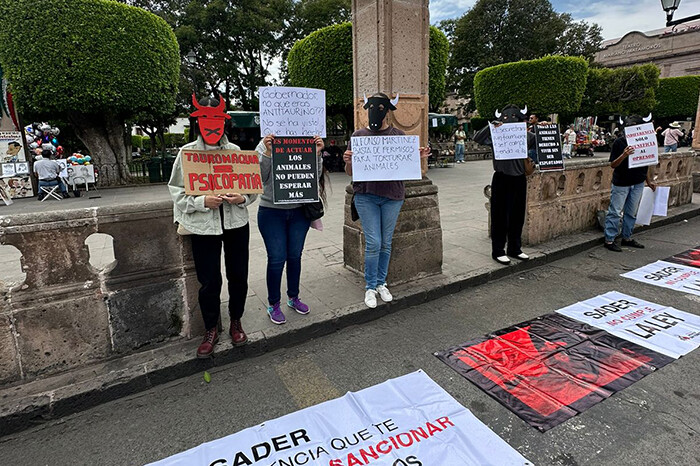 Activistas alzan la voz contra las corridas de toros en el Día Internacional de los Animales