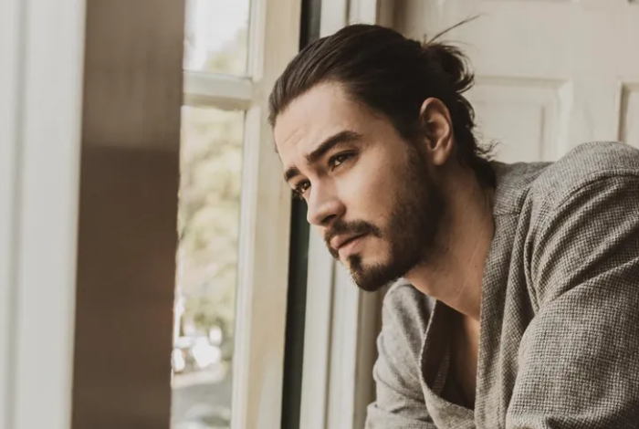 Actor de Narcos se recupera de infección en Dubái