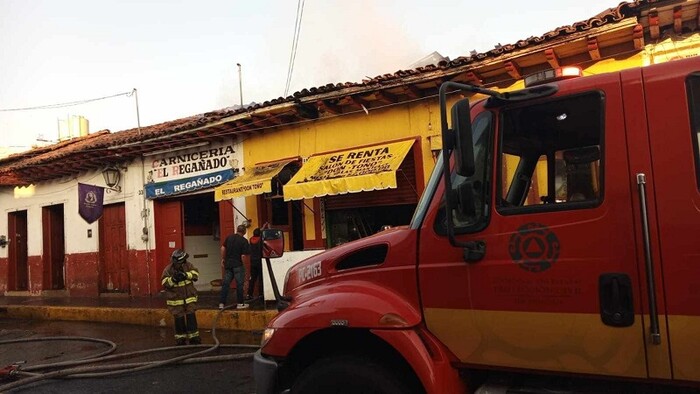 Acuitzio: Se incendia local de comida en el centro