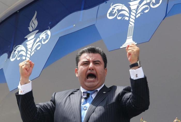 Acusan en EU al líder de la Luz del Mundo por tráfico sexual