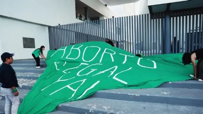 Adolescente regresa con su madre luego de que esta le ayudará a abortar