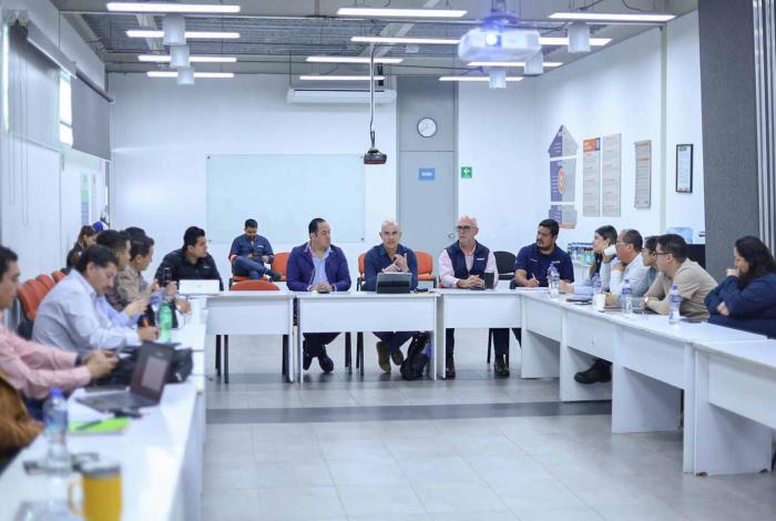 Adolfo Torres encabeza reunión con industriales para fortalecer el servicio hídrico a este sector productivo