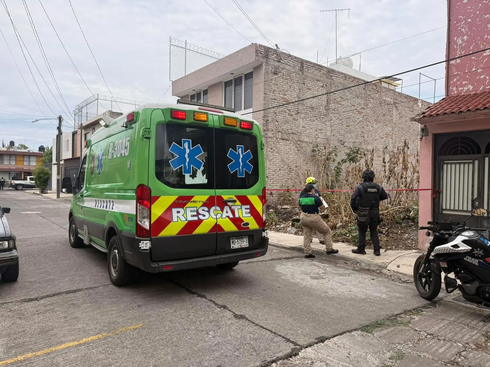 Adulta mayor es hallada sin vida en terreno baldío de Zamora
