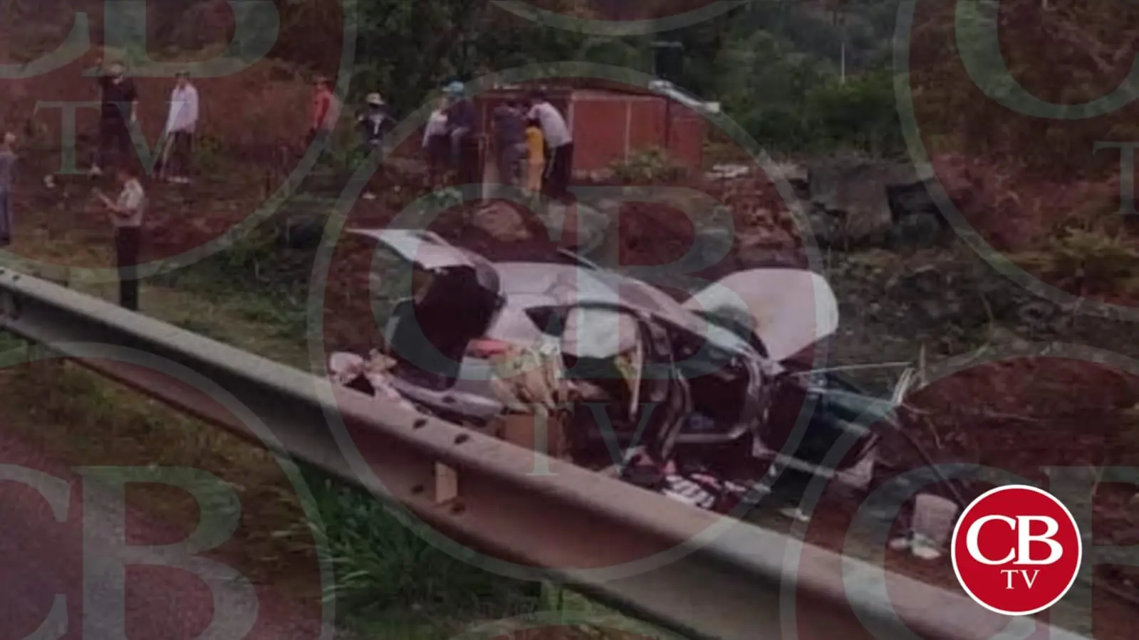 Adulta mayor muere tras volcadura en la Uruapan-Pátzcuaro