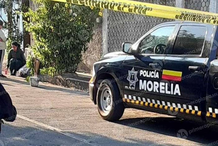 Adulto mayor cae de segundo piso y mu3r3, en Morelia