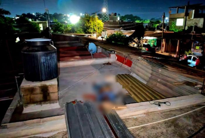 Adulto mayor es hallado sin vida en la azotea de su casa tras labores de mantenimiento; presunto golpe de calor en Lázaro Cárdenas