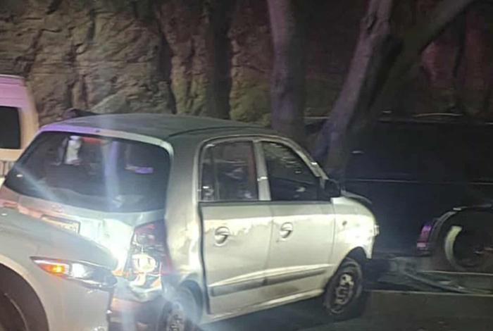 Adulto mayor queda herido tras choque de auto contra un árbol en el Libramiento Sur de Morelia