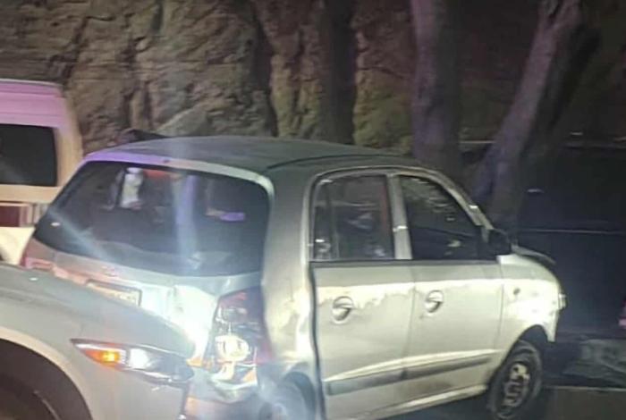 Adulto mayor queda herido tras choque de auto contra árbol en el Libramiento Sur de Morelia
