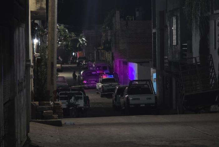 Adulto y adolescente son baleados en Tacámbaro