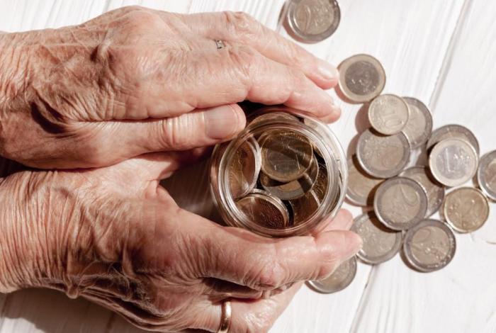 Adultos mayores, vulnerables a estrés financieros