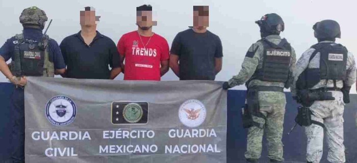 Agentes estatales y federales detienen a 3 hombres con armamento en Apatzingán: SSP