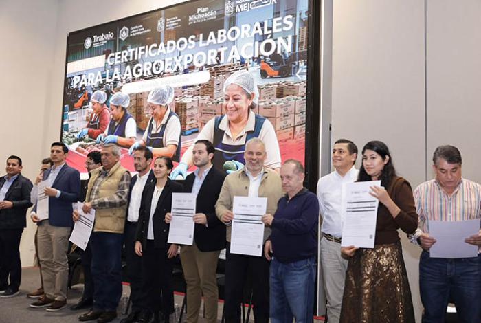 Aguacate michoacano, en el mapa mundial de la competitividad; entrega Bedolla primeros certificados laborales a 125 agroexportadoras*