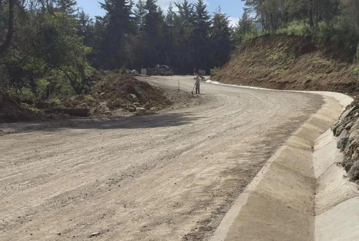 Al 80 % segunda etapa del camino Aguililla-Dos Aguas: Rogelio Zarazúa