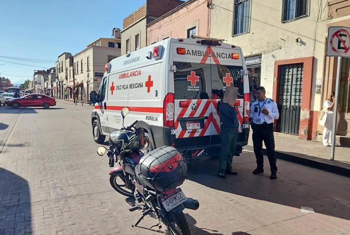 Al intentar cruzar la Lázaro Cárdenas, una mujer es atropellada por un motociclista en Morelia