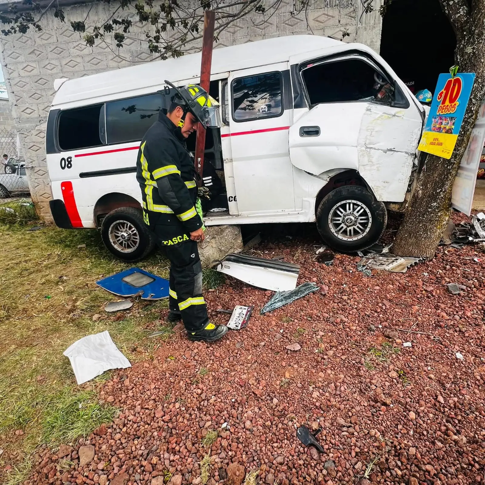 Al menos nueve personas resultaron lesionadas tras accidente de combi