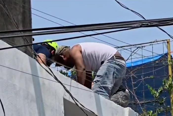 Albañil resulta con lesiones severas tras electrocutarse en Zamora