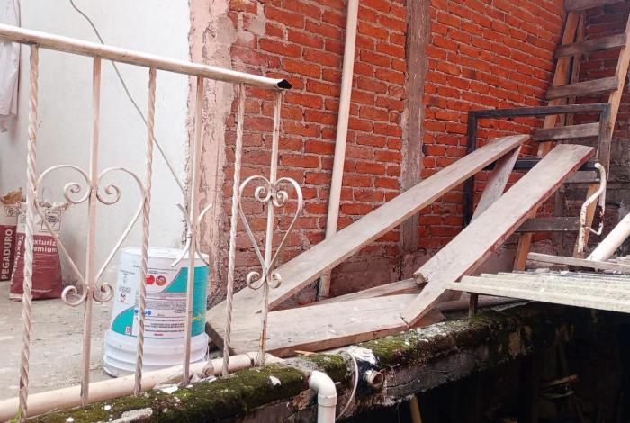 Albañiles caen de segundo piso en Uruapan