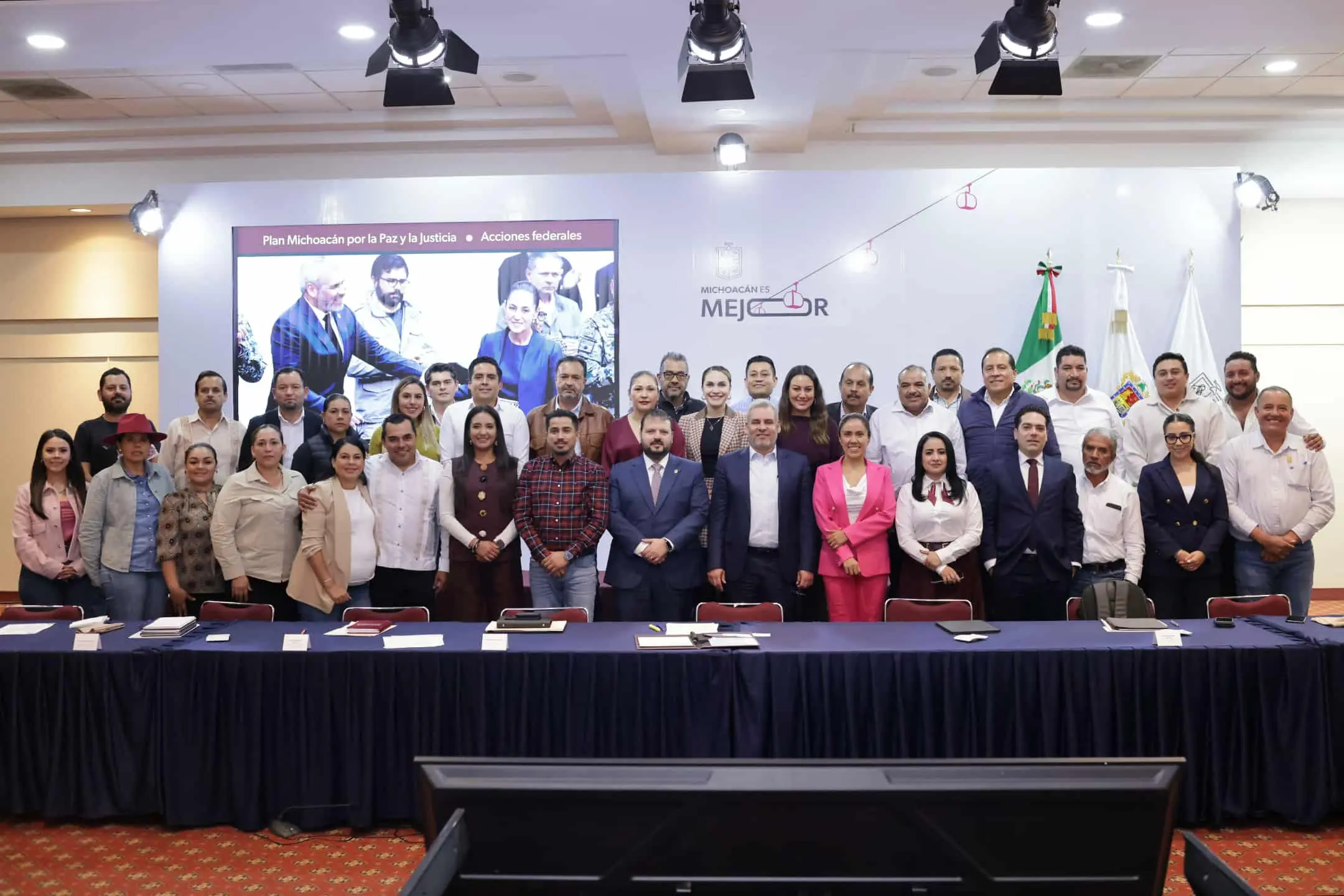 Alcaldes de Morena, PT y PVEM respaldan Plan Michoacán por la Paz y la Justicia