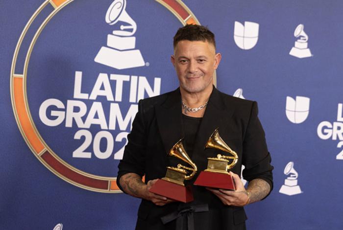 Alejandro Sanz prepara un musical y estrena disco “con la ilusión recuperada”
