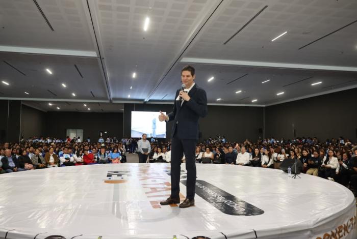 Alerta Alfonso Martínez a la niñez sobre riesgos en las redes sociales