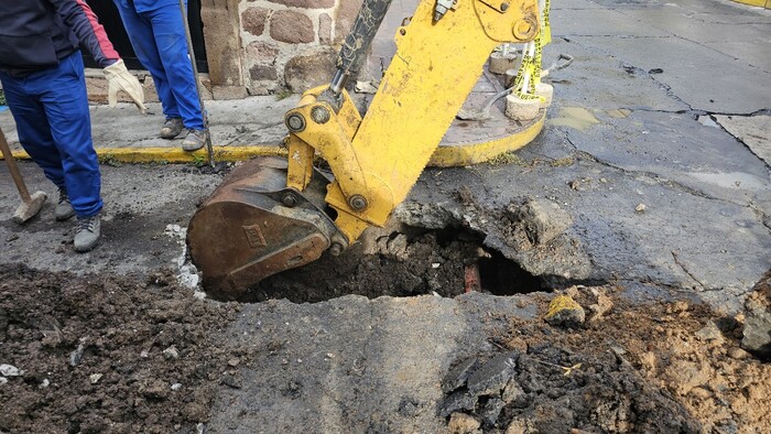 #AlertaVial | OOAPAS repara línea sanitaria en Sánchez de Tagle y Bartolomé de las Casas