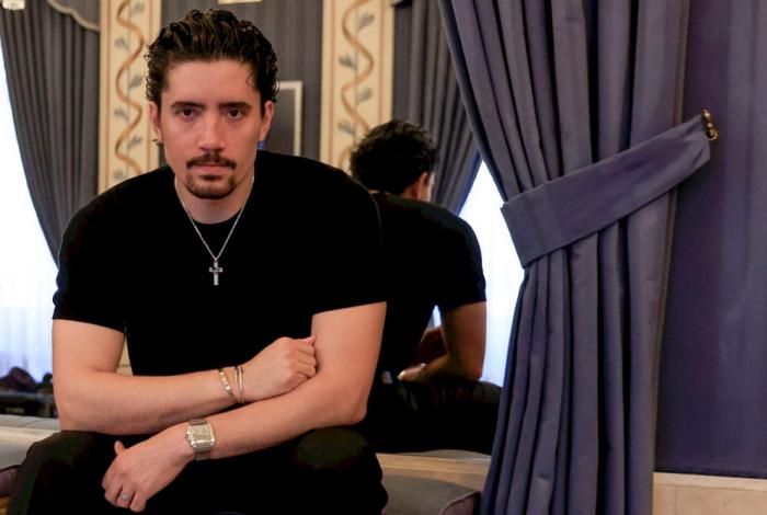 Alex Fernández incursiona en el Mariachi-pop sin olvidar el apellido