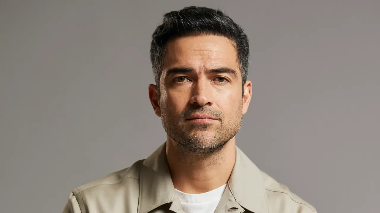 Alfonso Herrera denuncia robo de su equipaje en el AICM