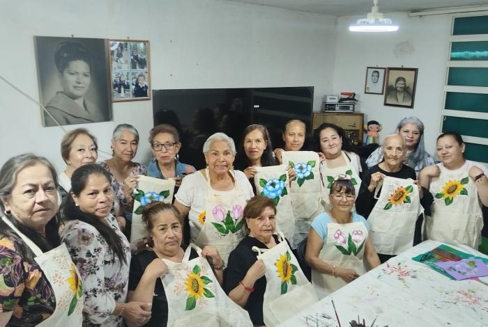 Alfonso Martínez fortalece programas para capacitar y abrir oportunidades para las mujeres
