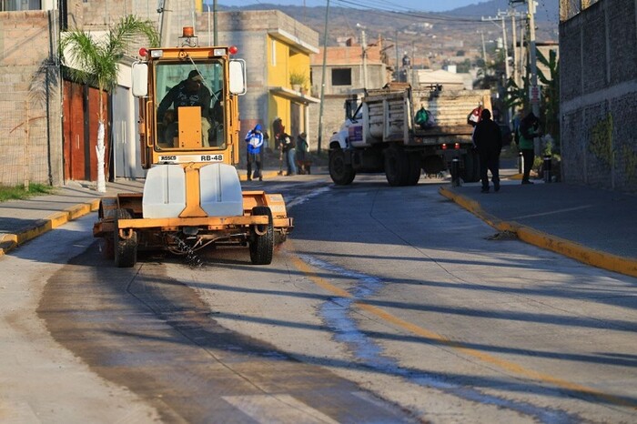 Alfonso Martínez inaugura calle con pavimentación integral en el poniente de Morelia