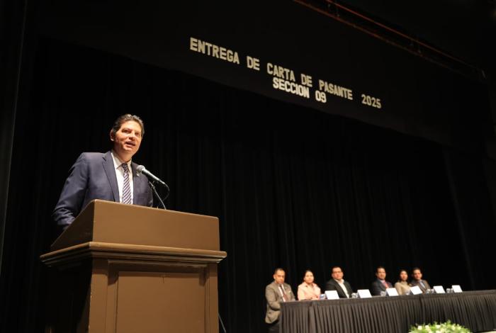 Alfonso Martínez llama a jóvenes a prepararse ante retos como la globalización y la IA