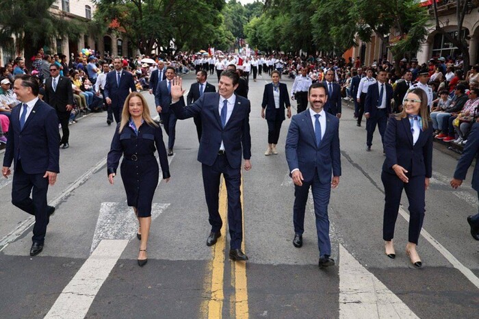 Alfonso Martínez participa en desfile conmemorativo por natalicio de Morelos